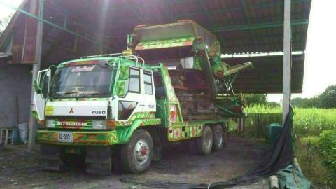 รถเทนเลอร์สิบล้อ2เพลา10เกียร์หางขึ้นแบคโฮขนาด200ได้ราคา880,000หรือดาวน์350,000ผ่อน21,000x25