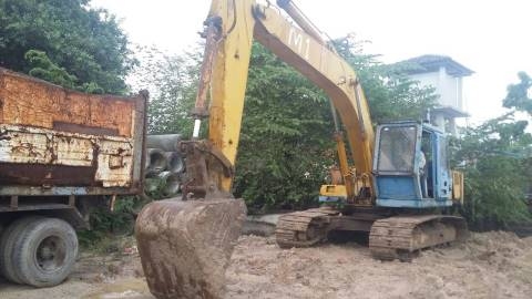 ขายรถแบคโฮสิบล้อดั้ม 3คันยกชุดราคาถูก1,000,000 1.แบคโฮ KOBELCO 907 D 2.สิบล้อดั้มHINO kt 725 2 เพลา หัวSUMO 3.สิบล้อดั้มHINO kt 725 2 เพลา หัว kt