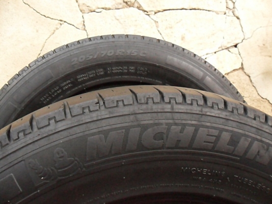 ยางรถกระบะขอบ15  มิชลิน205-70-R15(4เส้น1,900บ)