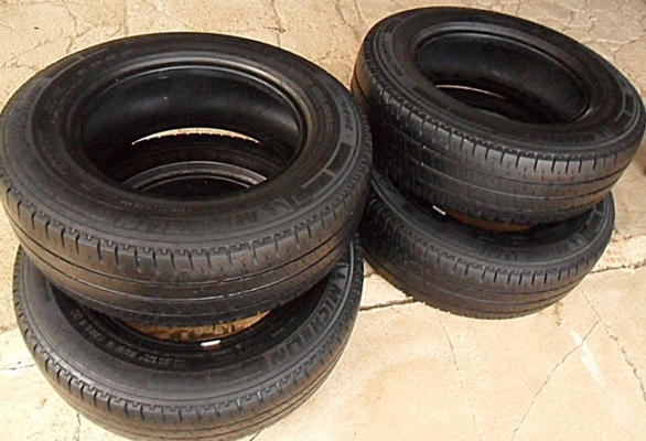 ยางรถกระบะขอบ15  มิชลิน205-70-R15(4เส้น1,900บ)