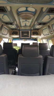 ขายรถตู้หัวจรวด หลังคาสูง เครื่องดีเซล ภายในวีไอพี สวยเดิม พร้อมใช้