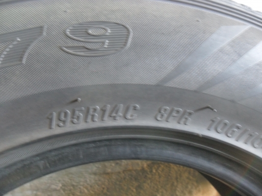 ยาง ขอบ 14 กะบะ ผ้าใบ 8 ชั้น สวยๆ 4 เส้น ราคา 2800 บาท