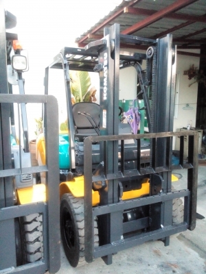 ขายโคมัตสุดีเซลขนาด 2 ตันและ 2.5 ตัน  รุ่น 16 ติดต่อ 081-3535-948