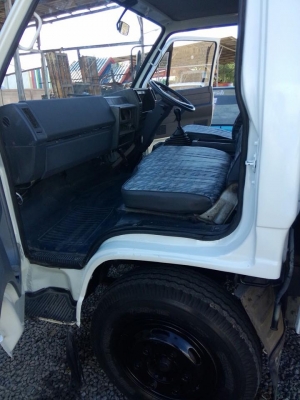 ขายรถหกล้อ115แท้รถห้างยาว5เมตร ยางดี คัสซีสวย เครื่องดีมาก    พร้อมหลังคาสวยๆ พื้นกระบะปูเหล็กตีนเป็ด สภาพพร้อมใช้มาก เกียสั้นรถปี93