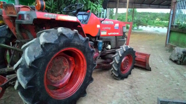 ขายรถไถ KUBOTA L3408 พร้อมดันหน้าตราช้าง ผาน6ตราช้าง  ราคา 190,000 เครื่องดีเกียร์ดีไฮฯดี เพลาหน้าใช้งานได้ปกติ อ.แกลง จ.ระยอง สอบถาม 0818618678 id line= carbonthai