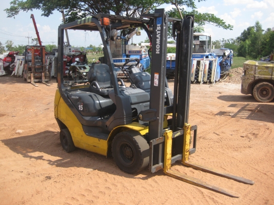 รถโฟล์คลิฟต์ โคมัตสุ 1.5ตัน  เครื่องเบนซิล ติดแก๊ส