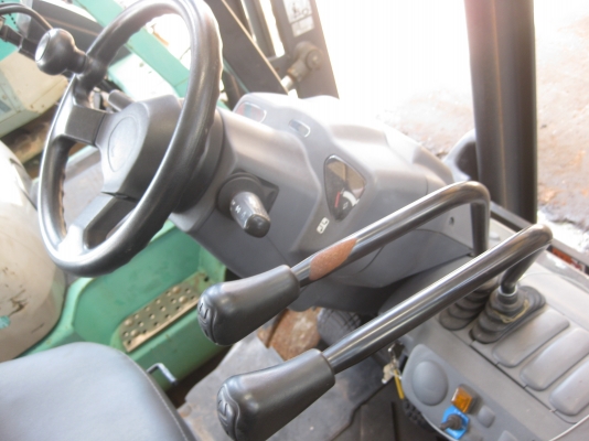 รถโฟล์คลิฟต์ โคมัตสุ 1.5ตัน  เครื่องเบนซิล ติดแก๊ส