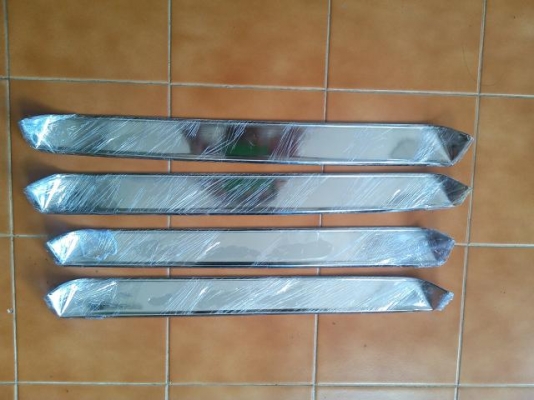 ขายคิ้วกันสาดประตูรถ fiat 124-125