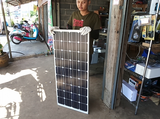 แผงโซล่าเซลล์100wพร้อมเครื่องชาร์จ20a.ของใหม่ราคาโรงงาน แผงโซล่าเซลล์100wพร้อมเครื่องชาร์จ20a.ของใหม่ราคาโรงงาน