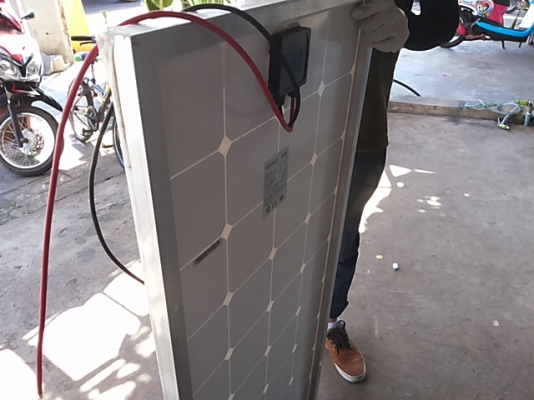 แผงโซล่าเซลล์100wพร้อมเครื่องชาร์จ20a.ของใหม่ราคาโรงงาน แผงโซล่าเซลล์100wพร้อมเครื่องชาร์จ20a.ของใหม่ราคาโรงงาน