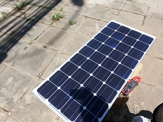 แผงโซล่าเซลล์100wพร้อมเครื่องชาร์จ20a.ของใหม่ราคาโรงงาน แผงโซล่าเซลล์100wพร้อมเครื่องชาร์จ20a.ของใหม่ราคาโรงงาน