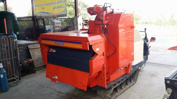 รถเกี่ยวข้าวพร้อมนวดข้าวในตัว แบบนั่งขับ เก่าญี่ปุ่น KUBOTA  รุ่น N1-131 สภาพสวย มีท่อส่งข้าว