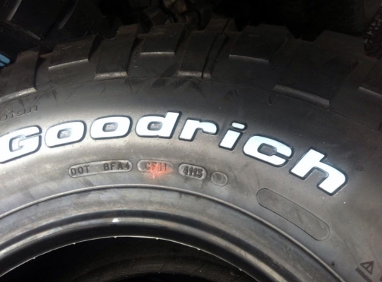 BF Goodrich Mud-terrain KM2 ขนาด 31 10.5 r15 ยางใหม่ปี13