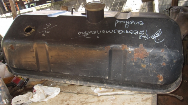 ขายถังน้ำมันรถฮีโน่ ถังใหญ่สภาพดีซื้อมาไม่ได้ใช้ขอขายต่อ