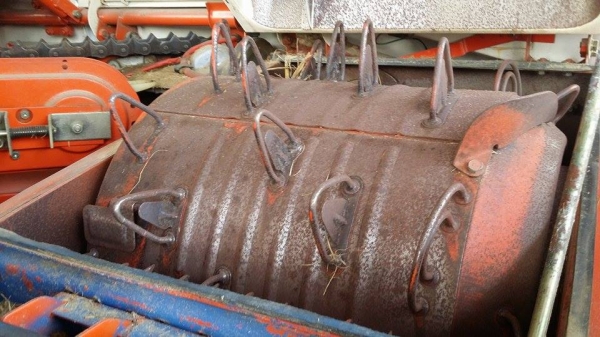 รถเกี่ยวข้าวพร้อมนวดข้าวในตัว แบบนั่งขับ เก่าญี่ปุ่น KUBOTA  รุ่น RX900 สภาพสวย