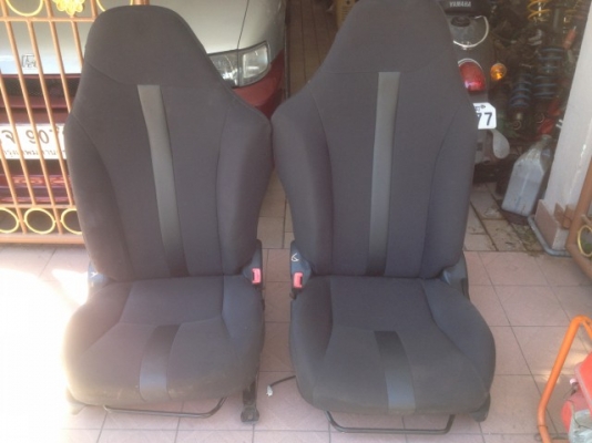 เบาะญี่ปุ่นสวยๆสภาพดีไม่มีขาดพร้อมรางเอาไปเเปลงใส่ได้ทุกรุ่นคู่ละ