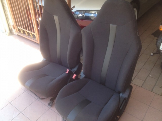 เบาะญี่ปุ่นสวยๆสภาพดีไม่มีขาดพร้อมรางเอาไปเเปลงใส่ได้ทุกรุ่นคู่ละ