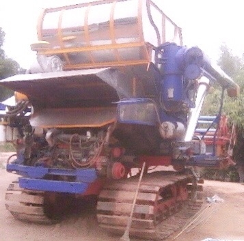 ขายด่วน รถเกี่ยวข้าวไทยเจริญการช่าง รถสภาพดีมากครับพร้อมใช้งานได้เลย เครื่องยนต์ 220 HP ISUZU 6HH1 เทอร์โบ เครื่องแน่นแรงดีสุดๆครับ อุ้มขวาปรับระดับ 2.5 ตัน ปั๊มไดกิ้นเบอร์ 22 ช่วงล่างตัวเดิน 10 แน่นดีสภาพดีพร้อมใช้งาน ราคาต่อรองได้ครับ