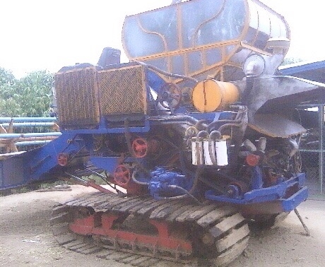 ขายด่วน รถเกี่ยวข้าวไทยเจริญการช่าง รถสภาพดีมากครับพร้อมใช้งานได้เลย เครื่องยนต์ 220 HP ISUZU 6HH1 เทอร์โบ เครื่องแน่นแรงดีสุดๆครับ อุ้มขวาปรับระดับ 2.5 ตัน ปั๊มไดกิ้นเบอร์ 22 ช่วงล่างตัวเดิน 10 แน่นดีสภาพดีพร้อมใช้งาน ราคาต่อรองได้ครับ