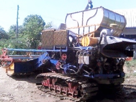 ขายด่วน รถเกี่ยวข้าวไทยเจริญการช่าง รถสภาพดีมากครับพร้อมใช้งานได้เลย เครื่องยนต์ 220 HP ISUZU 6HH1 เทอร์โบ เครื่องแน่นแรงดีสุดๆครับ อุ้มขวาปรับระดับ 2.5 ตัน ปั๊มไดกิ้นเบอร์ 22 ช่วงล่างตัวเดิน 10 แน่นดีสภาพดีพร้อมใช้งาน ราคาต่อรองได้ครับ