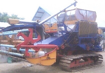 ขายด่วน รถเกี่ยวข้าวไทยเจริญการช่าง รถสภาพดีมากครับพร้อมใช้งานได้เลย เครื่องยนต์ 220 HP ISUZU 6HH1 เทอร์โบ เครื่องแน่นแรงดีสุดๆครับ อุ้มขวาปรับระดับ 2.5 ตัน ปั๊มไดกิ้นเบอร์ 22 ช่วงล่างตัวเดิน 10 แน่นดีสภาพดีพร้อมใช้งาน ราคาต่อรองได้ครับ