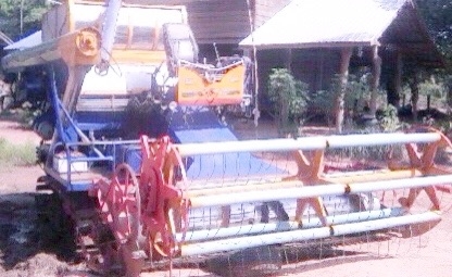 ขายด่วน รถเกี่ยวข้าวไทยเจริญการช่าง รถสภาพดีมากครับพร้อมใช้งานได้เลย เครื่องยนต์ 220 HP ISUZU 6HH1 เทอร์โบ เครื่องแน่นแรงดีสุดๆครับ อุ้มขวาปรับระดับ 2.5 ตัน ปั๊มไดกิ้นเบอร์ 22 ช่วงล่างตัวเดิน 10 แน่นดีสภาพดีพร้อมใช้งาน ราคาต่อรองได้ครับ