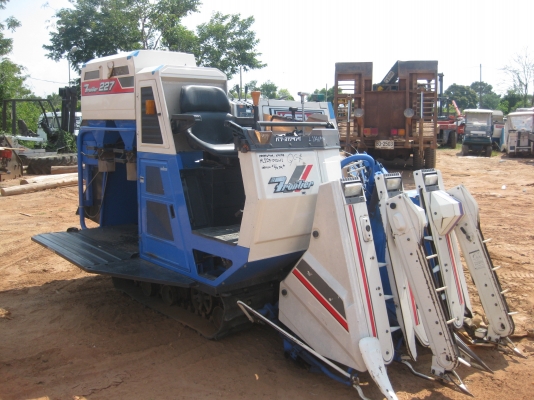 รถเกี่ยวข้าว อิซิกิ  23แรงม้า รถพร้อมใช้งาน สภาพสวย