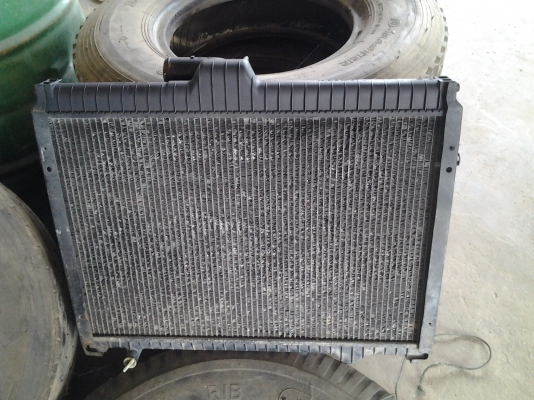 ขายหม้อน้ำรถหกล้อ ใช้งานได้ปกติ ยาว65  สูง52 สภาพตามรูป