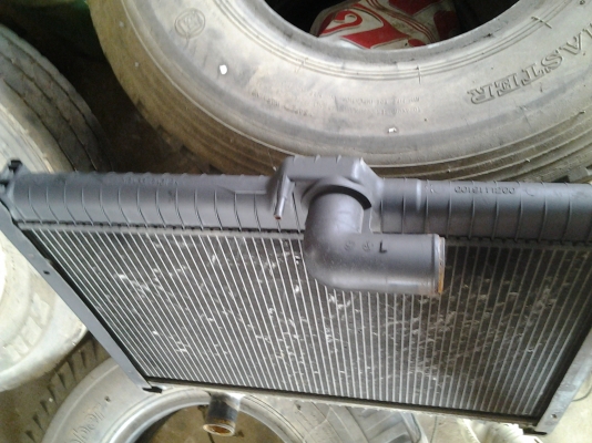 ขายหม้อน้ำรถหกล้อ ใช้งานได้ปกติ ยาว65  สูง52 สภาพตามรูป