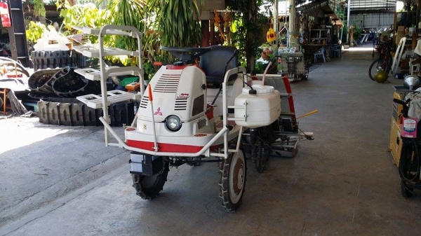 รถปลูกข้าวนั่งขับ MITSUBISHI  รุ่น MPR4H เก่าญี่ปุ่น  ดำนา 4 แถว พร้อมกล่องหยอดปุ๋ยน้ำด้านข้าง สภาพสวย