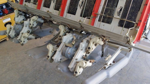 รถปลูกข้าวนั่งขับ MITSUBISHI  รุ่น MPR4H เก่าญี่ปุ่น  ดำนา 4 แถว พร้อมกล่องหยอดปุ๋ยน้ำด้านข้าง สภาพสวย