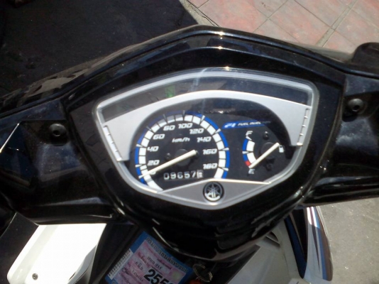 ขาย YAMAHA SPARK 135 i สตาร์ทมือ เครื่องดี ชุดสีรอยล้มข้างขวาหน่อย เล่มพร้อมโอน