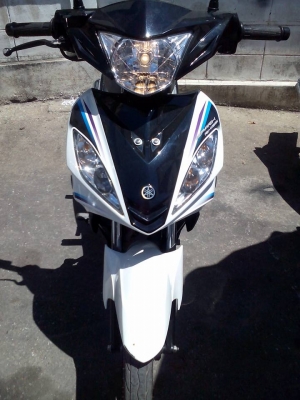 ขาย YAMAHA SPARK 135 i สตาร์ทมือ เครื่องดี ชุดสีรอยล้มข้างขวาหน่อย เล่มพร้อมโอน