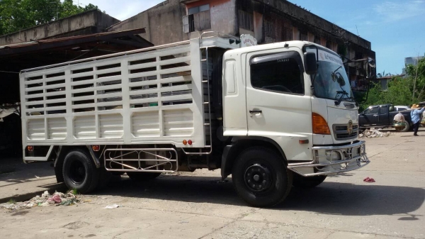 ขาย hino mega 6ล้อสภาพดี กระบะเลสทั้งใบ