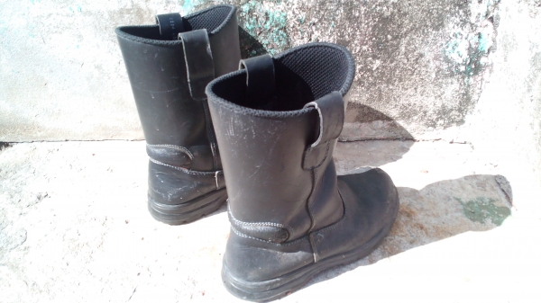 รองเท้าเซฟตี้หุ้มข้อ