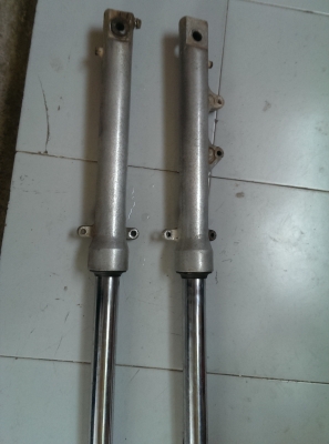 ขาย โช๊คหน้าไม่ทราบรุ่นอะไรสภาพสวย ประมาณ 33 มิล