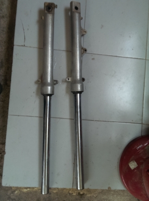 ขาย โช๊คหน้าไม่ทราบรุ่นอะไรสภาพสวย ประมาณ 33 มิล