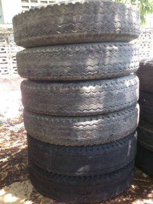 ขายเหมายางบริดสโตน 6 ล้อ10 ขนาด 750-15, 825-16, 1000-20, 1000R20 จำนวน 50 เส้น เหมาทั้งหมด 35000 ครับ สนใจโทรมาได้ครับ