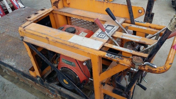 เครนยกของแทรคยาง เครื่องยนต์ MITSUBISHI รุ่น G710L เก่าญี่ปุ่น สภาพพร้อมใช้งาน