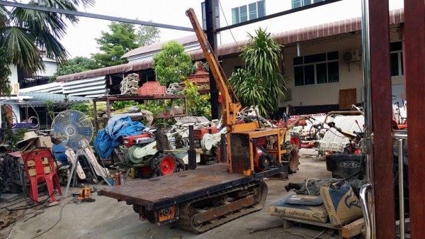 เครนยกของแทรคยาง เครื่องยนต์ MITSUBISHI รุ่น G710L เก่าญี่ปุ่น สภาพพร้อมใช้งาน