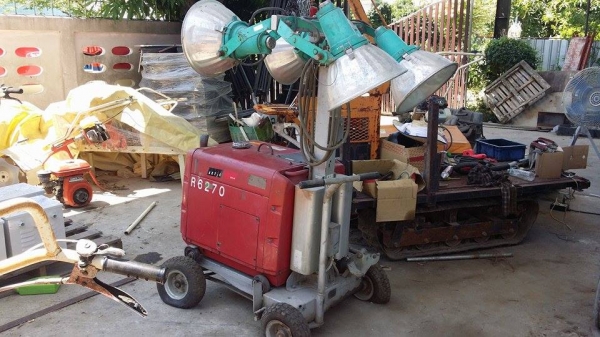 เครื่องยนต์ติดไฟสอร์ตไล้ท์ ล้อยางลม ติดไฟสปอร์ตไล้ท์ 4 ดวง  KINOMATE รุ่น R6270 เก่าญี่ปุ่น