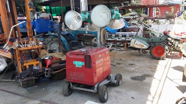 เครื่องยนต์ติดไฟสอร์ตไล้ท์ ล้อยางลม ติดไฟสปอร์ตไล้ท์ 4 ดวง  KINOMATE รุ่น R6270 เก่าญี่ปุ่น