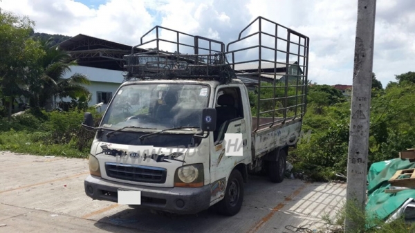 รถบรรทุก 4 ล้อ ข้างเสริม ยี่ห้อ KIA รั้วเหล็ก