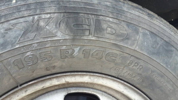 รถบรรทุก 4 ล้อ ข้างเสริม ยี่ห้อ KIA รั้วเหล็ก