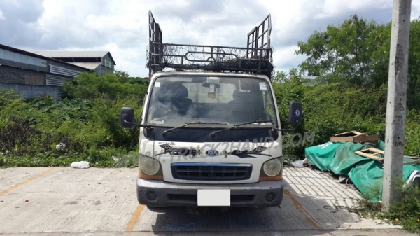 รถบรรทุก 4 ล้อ ข้างเสริม ยี่ห้อ KIA รั้วเหล็ก