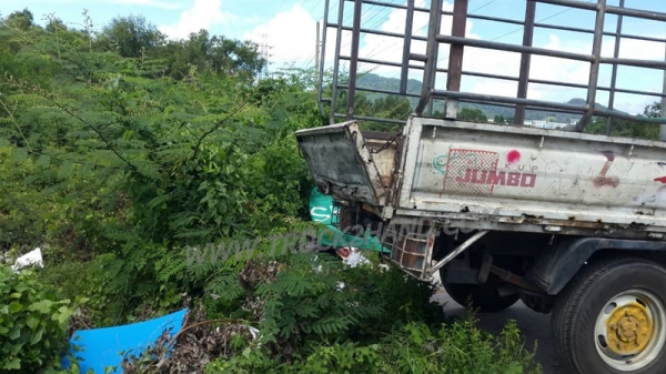 รถบรรทุก 4 ล้อ ข้างเสริม ยี่ห้อ KIA รั้วเหล็ก