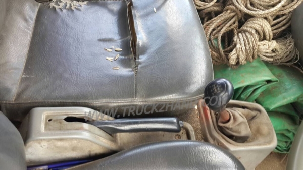 รถบรรทุก 4 ล้อ ข้างเสริม ยี่ห้อ KIA รั้วเหล็ก