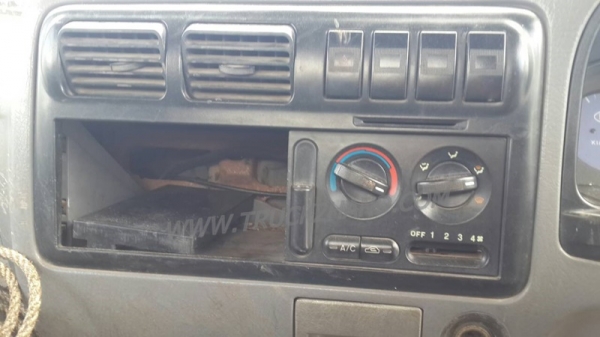 รถบรรทุก 4 ล้อ ข้างเสริม ยี่ห้อ KIA รั้วเหล็ก