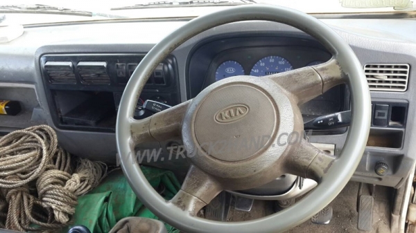 รถบรรทุก 4 ล้อ ข้างเสริม ยี่ห้อ KIA รั้วเหล็ก