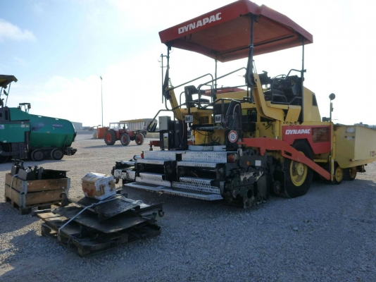 รถปูยาง 2007 Dynapac F121-4W Asphalt Paver สภาพดีพร้อมใช้งาน เอกสารพร้อม เครื่องจักรนำเข้าจากต่างประเทศ สนใจติดต่อ 081-981-9339 (คุณบุ๋ม)